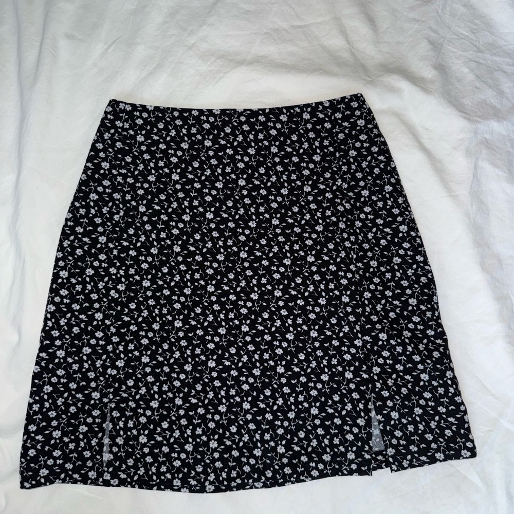 Brandy Melville Black and White Floral Mini Skirt